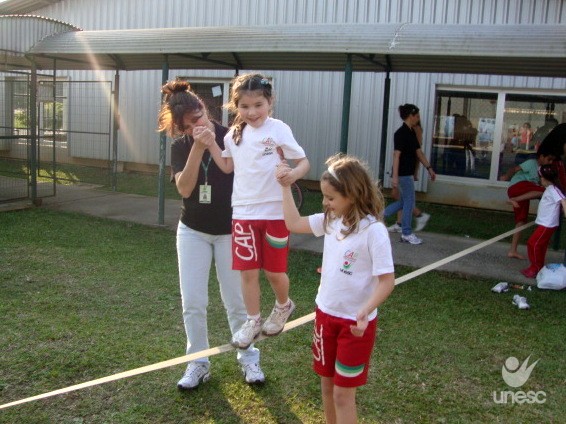 Esportes brincadeiras e cantigas de roda no Colégio Unesc