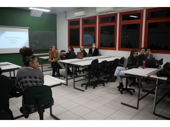 Foto da galeria: Acadmicos de Design apresentam proposta para nova identidade Visual da Feira de Economia Solidria