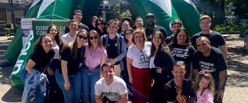 Curso de Direito da Unesc instala espao hbrido na Praa Nereu Ramos para orientar populao